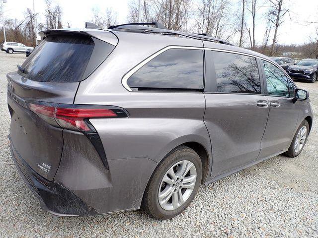 Certified 2022 Toyota Sienna XSE w/ XSE Plus Package image 3