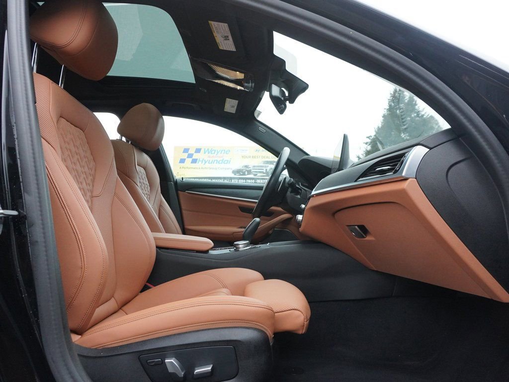 Used 2023 BMW 540i xDrive w/ Premium Package image 40