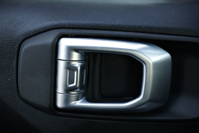 Used 2023 Jeep Wrangler Willys image 17