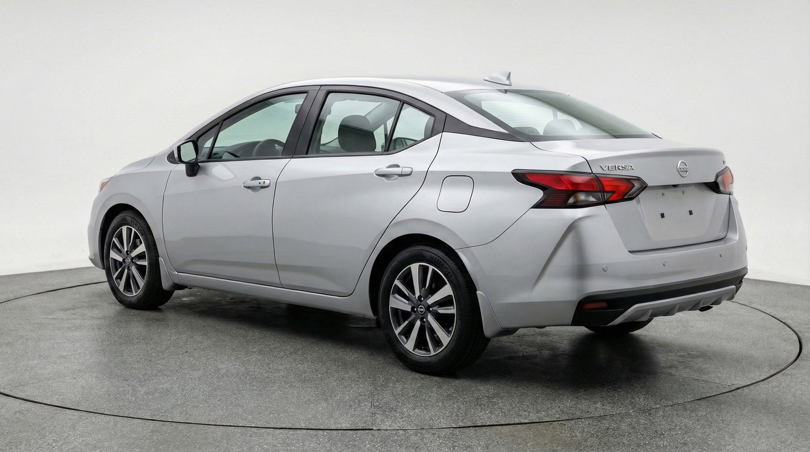 Used 2025 Nissan Versa SV image 6