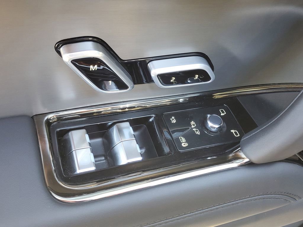 Certified 2025 Land Rover Range Rover Sport SE AWD/4WD image 10