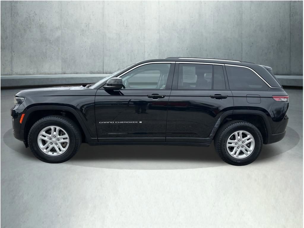 Used 2023 Jeep Grand Cherokee Laredo w/ Luxury Tech Group I image 2