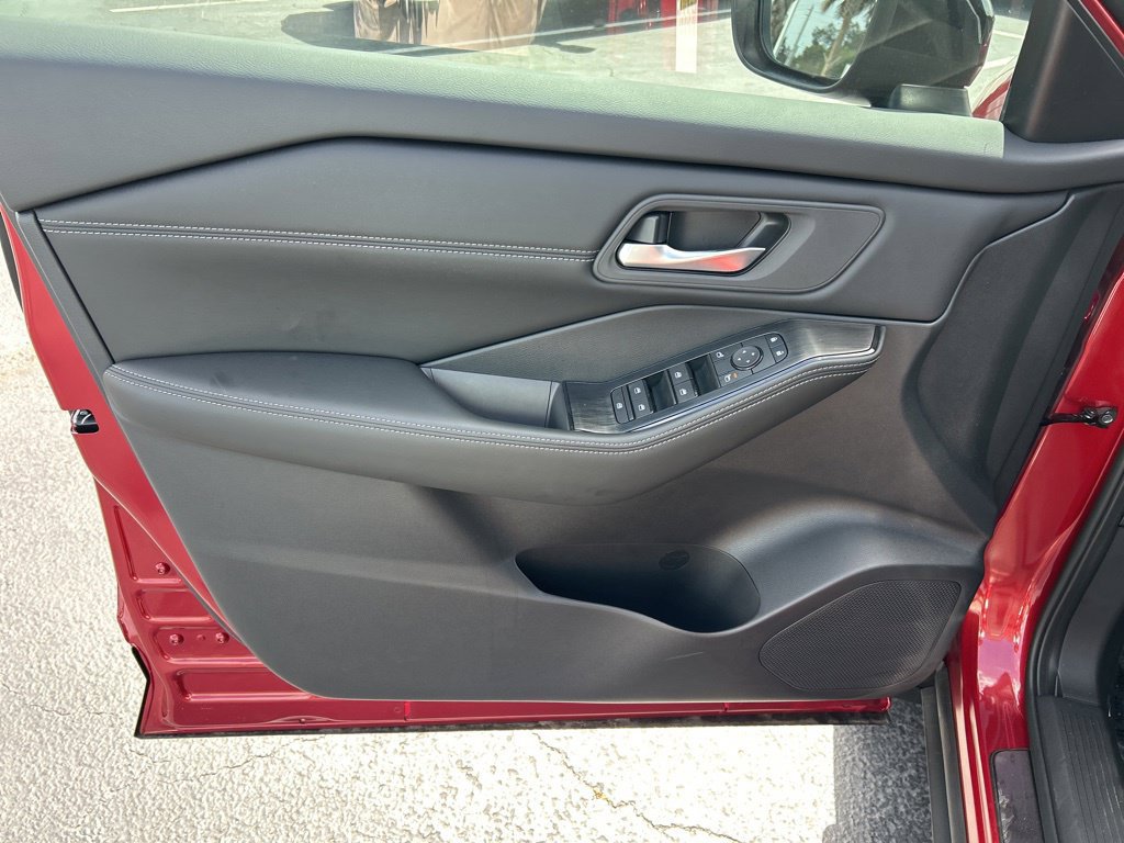 Used 2026 Nissan Rogue Dark Armor FWD image 18