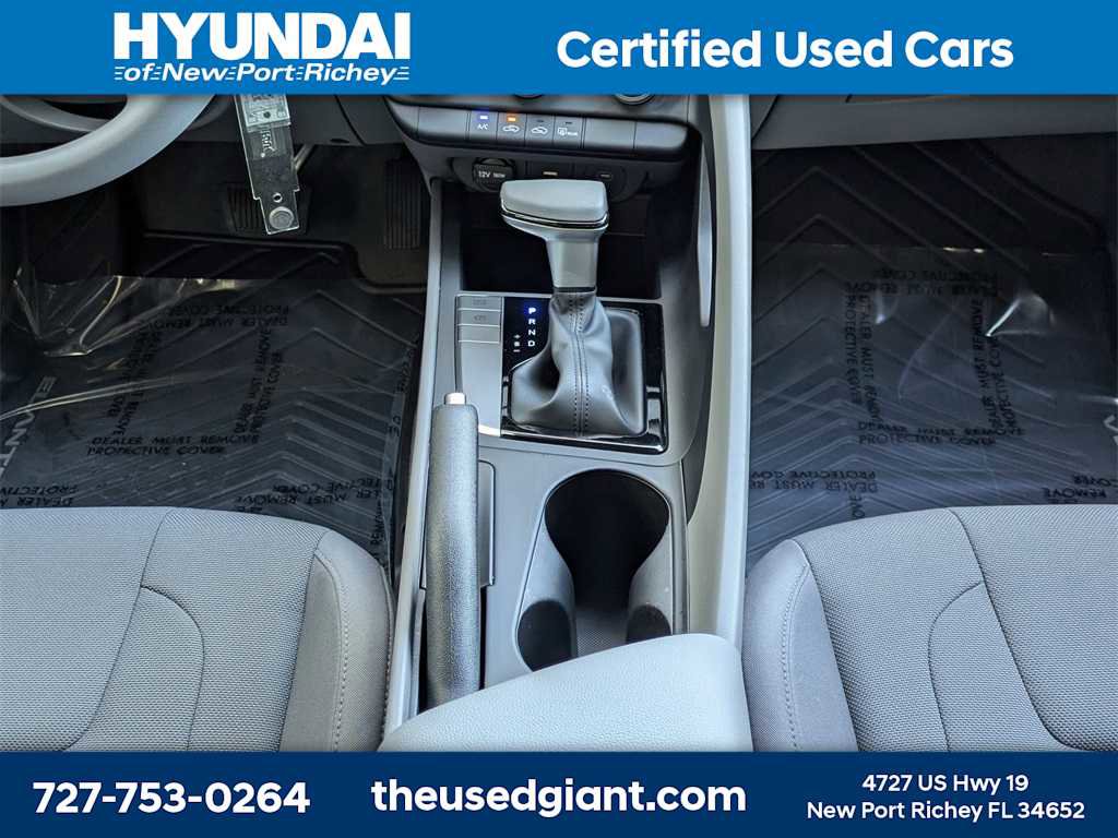 Used 2025 Hyundai Elantra SE image 19