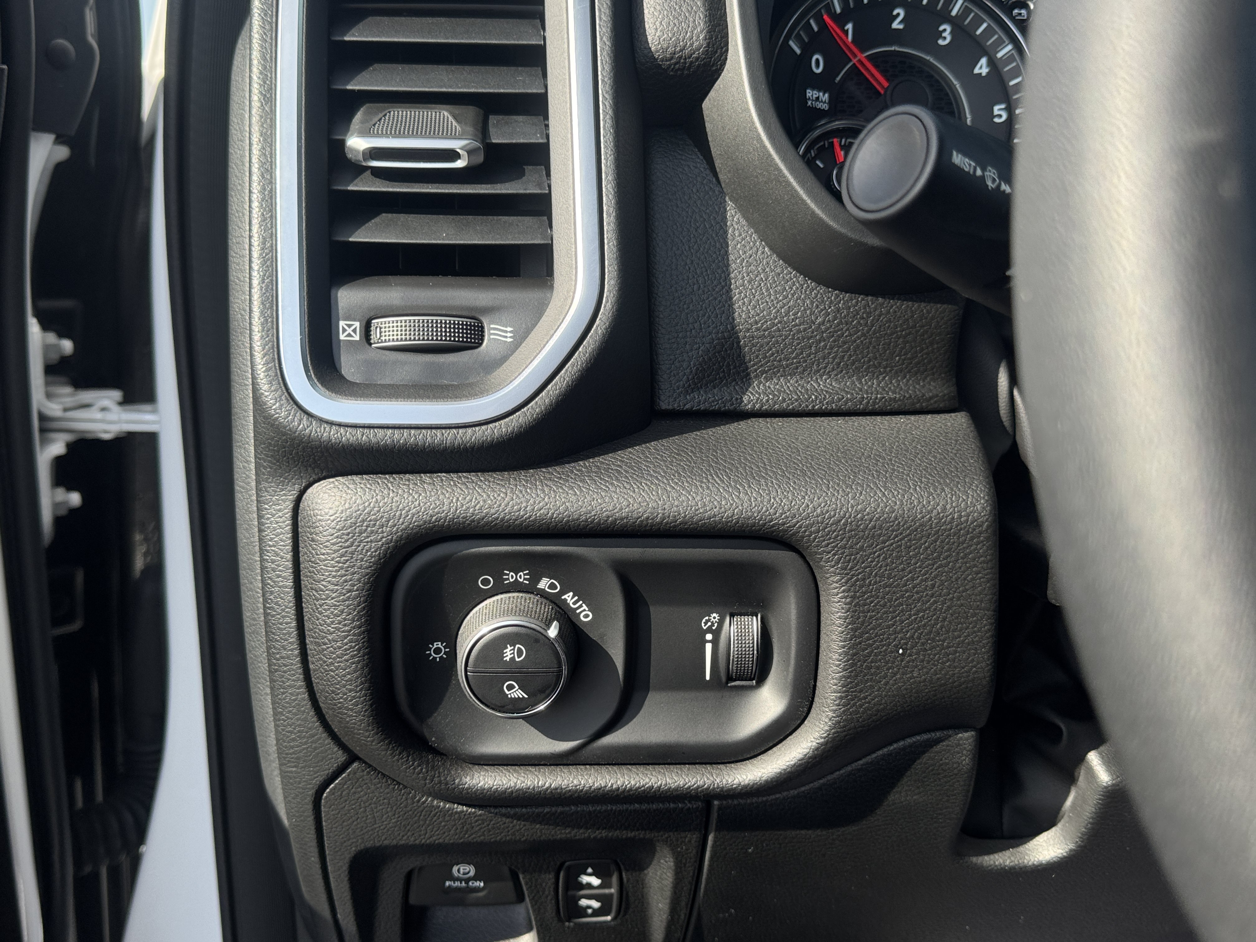 Used 2025 RAM 1500 Big Horn RWD image 15