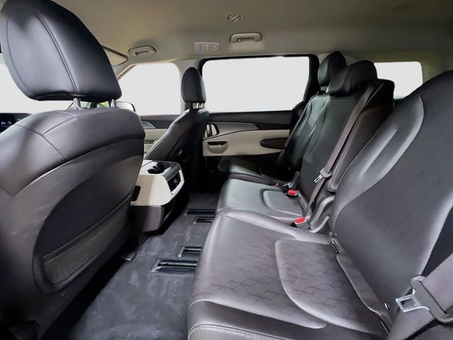 Certified 2024 Kia Carnival LX image 24