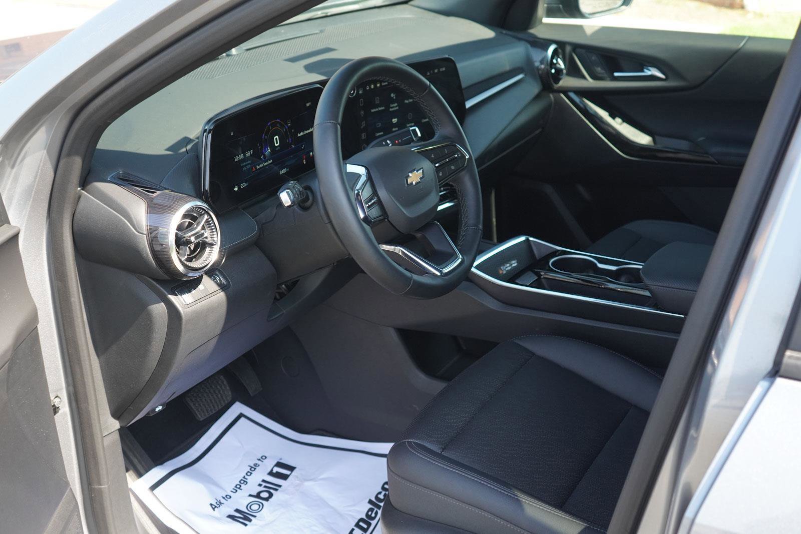 New 2025 Chevrolet Equinox LT w/ Convenience Package II image 25