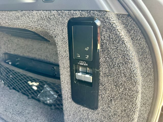 Certified 2025 Land Rover Range Rover SE AWD/4WD image 17