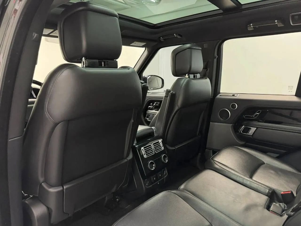 Used 2018 Land Rover Range Rover Supercharged AWD/4WD image 13