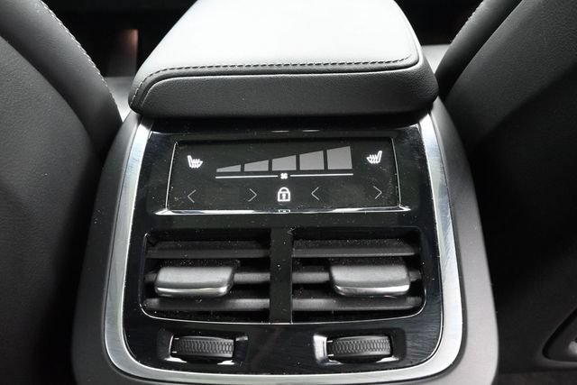 Used 2023 Volvo XC60 B5 Ultimate w/ Climate Package FWD image 34