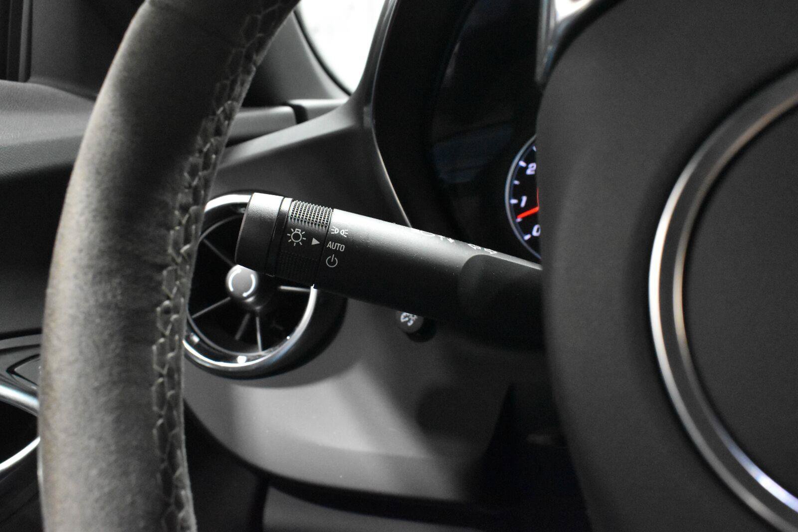 Used 2021 Chevrolet Camaro LT RWD image 8