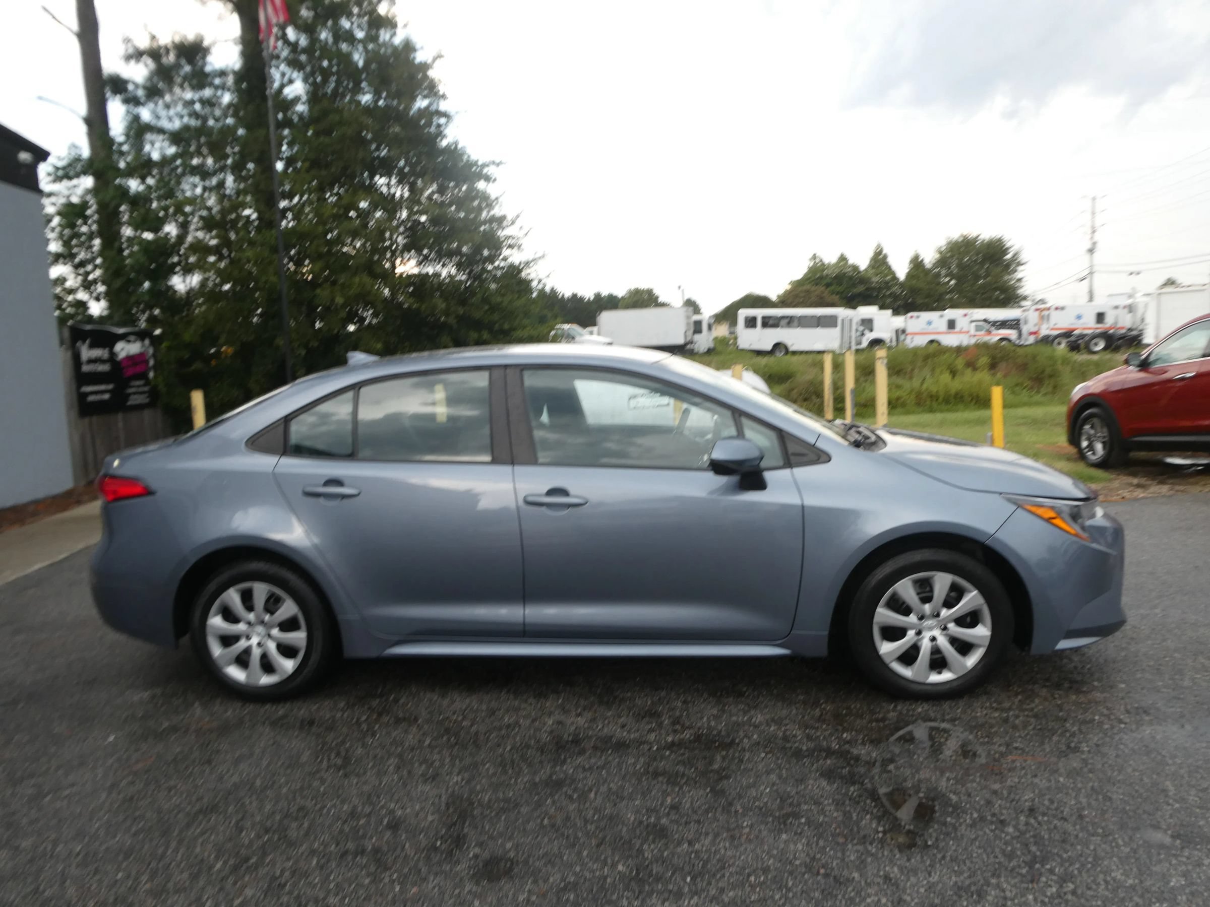 Used 2022 Toyota Corolla LE FWD image 4