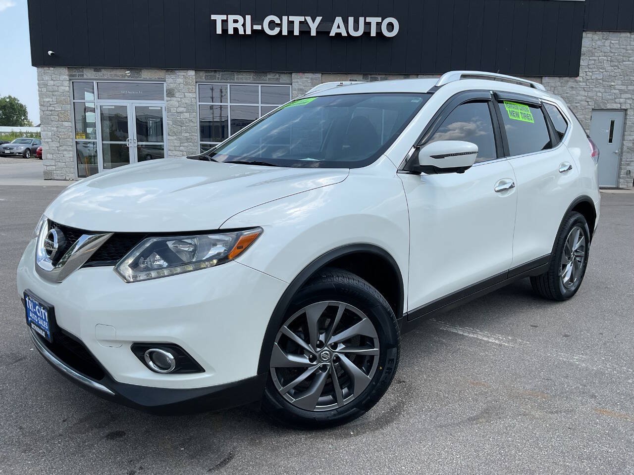 Used 2016 Nissan Rogue SL FWD image 1