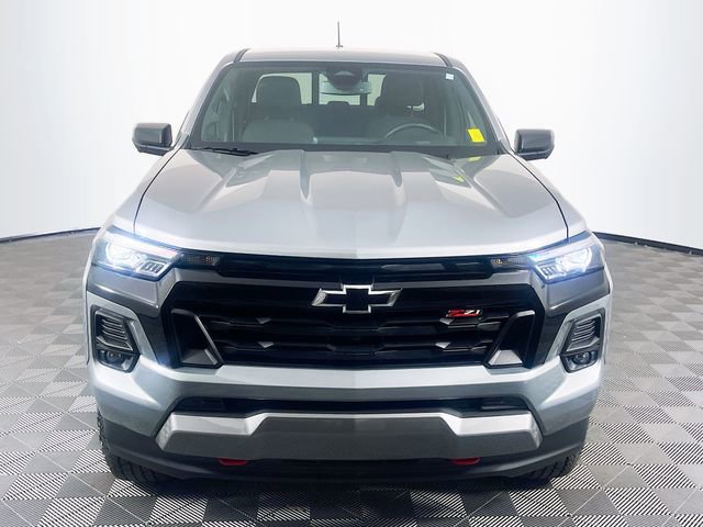 Used 2026 Chevrolet Colorado Z71 w/ Technology Package AWD/4WD image 3