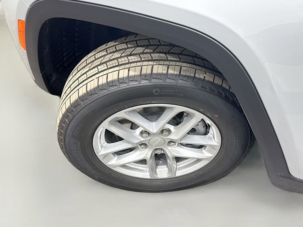 New 2025 Jeep Grand Cherokee L Laredo image 46