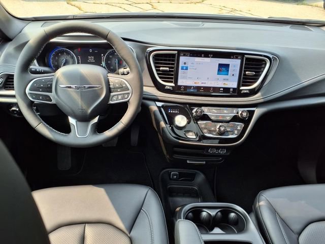 New 2025 Chrysler Pacifica Select w/ Fav Edition Package FWD image 10