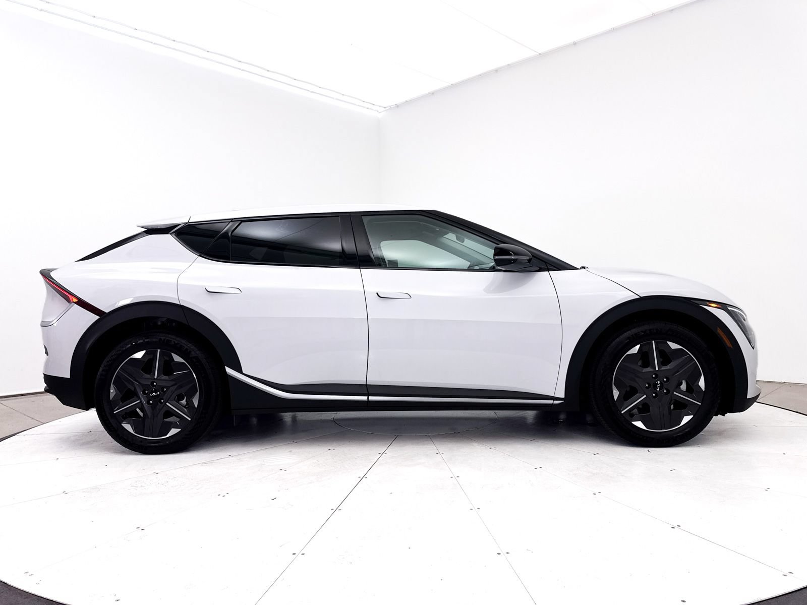 Used 2025 Kia EV6 Light RWD image 40