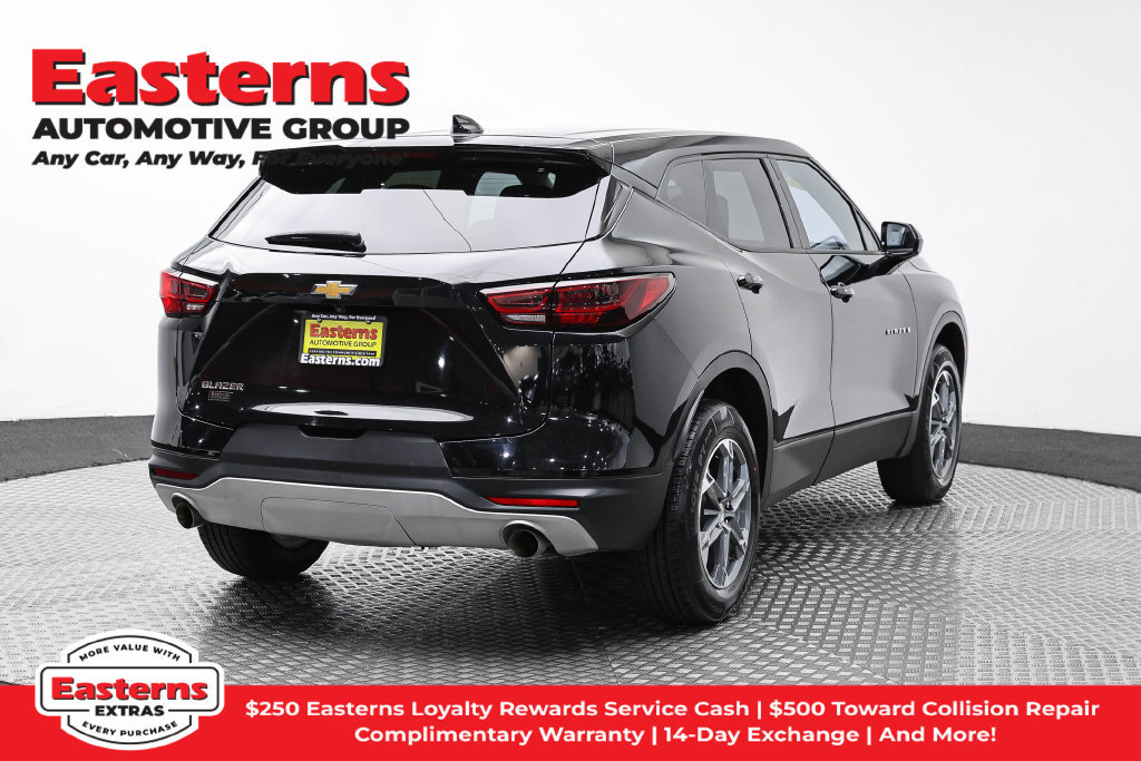 Used 2025 Chevrolet Blazer LT FWD image 6