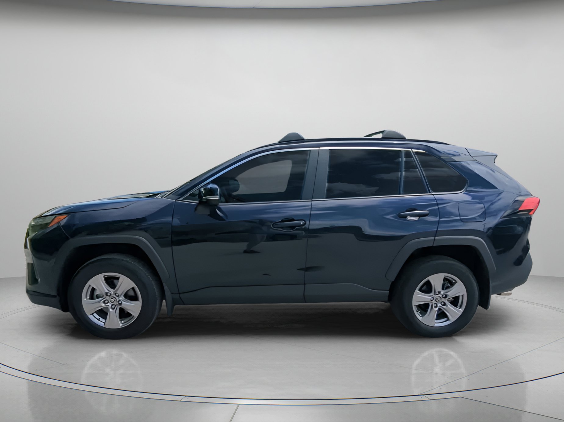 Used 2025 Toyota RAV4 XLE w/ Convenience Package FWD image 17