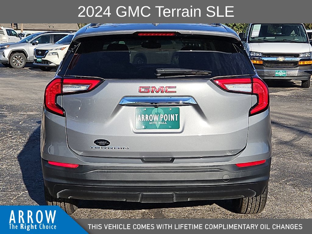 Used 2024 GMC Terrain SLE w/ Driver Convenience Package FWD image 11