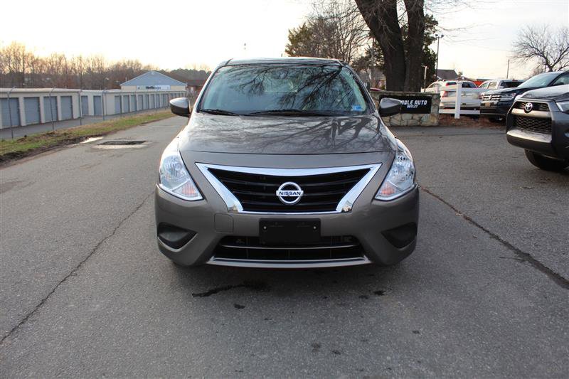 Used 2015 Nissan Versa SV FWD image 2