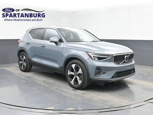 Used 2023 Volvo XC40 B4 Ultimate FWD image 4