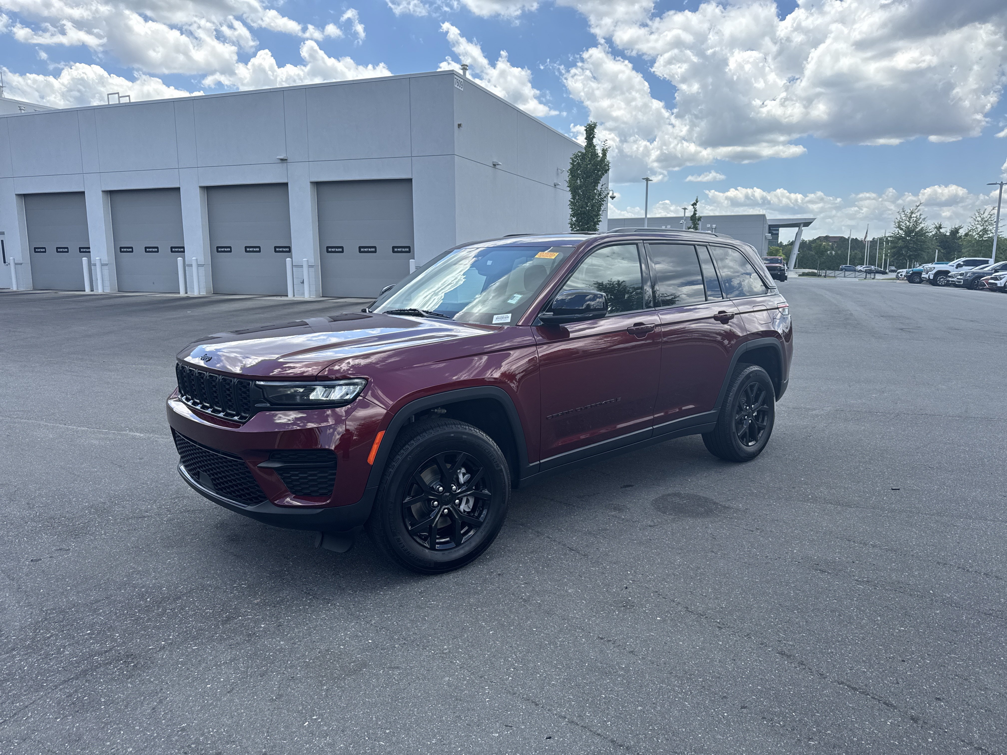 Certified 2024 Jeep Grand Cherokee Altitude AWD/4WD image 5