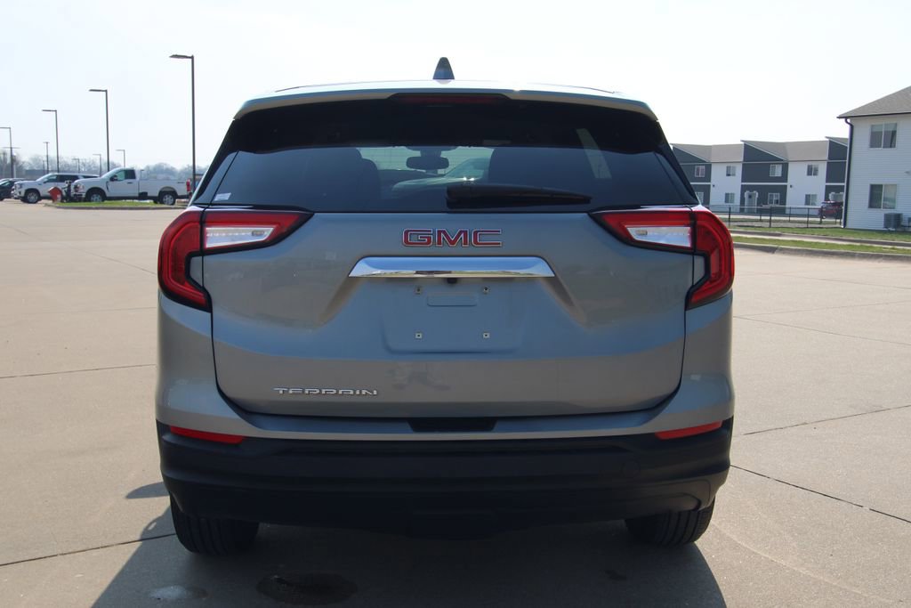 Used 2024 GMC Terrain SLE image 13