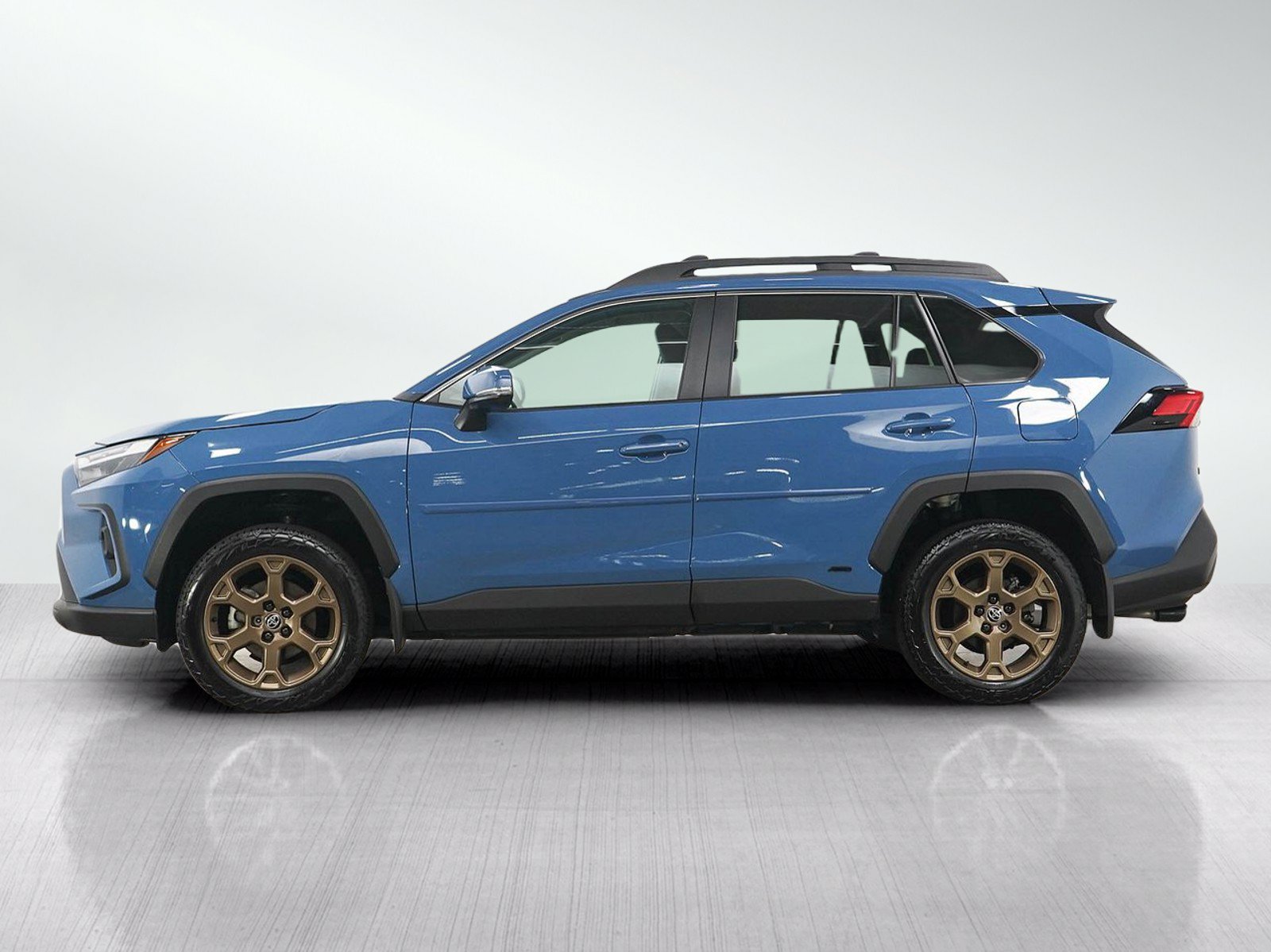 Used 2023 Toyota RAV4 AWD Hybrid image 2