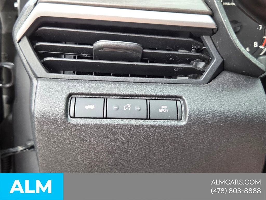 Used 2025 Nissan Altima 2.5 SV FWD image 31