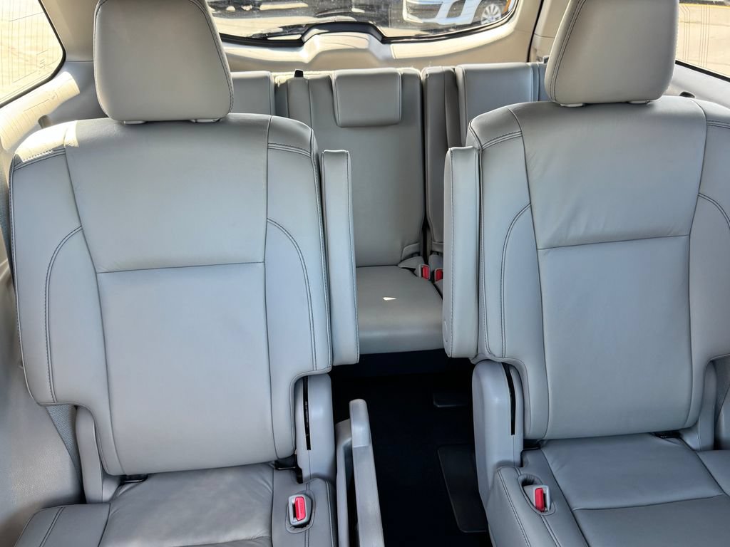 Used 2019 Toyota Highlander XLE FWD image 16