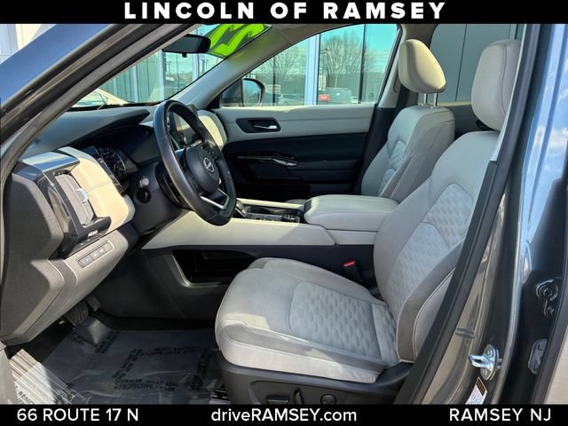 Used 2022 Nissan Pathfinder SV w/ SV Premium Package AWD/4WD image 11