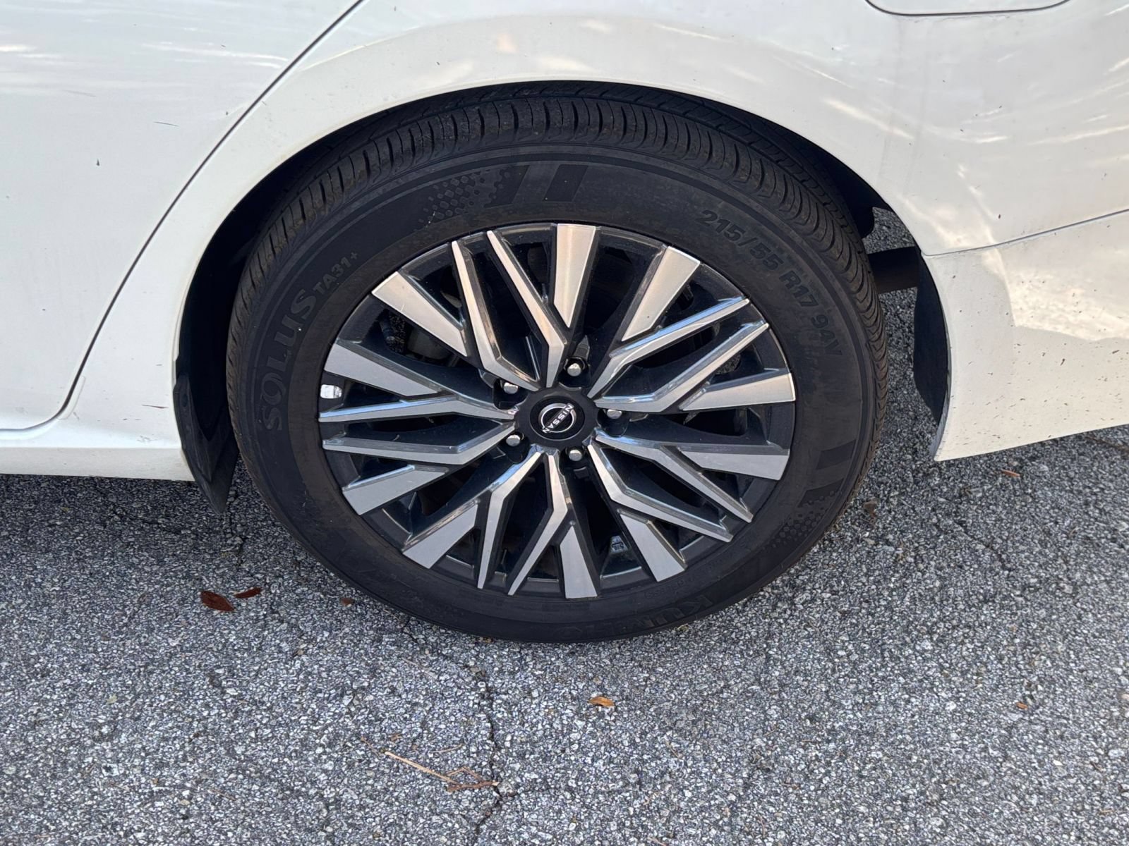 Used 2025 Nissan Altima 2.5 SV FWD image 25