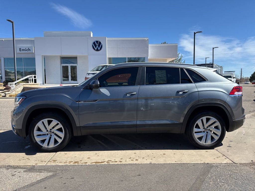 Certified 2022 Volkswagen Atlas Cross Sport SE image 2
