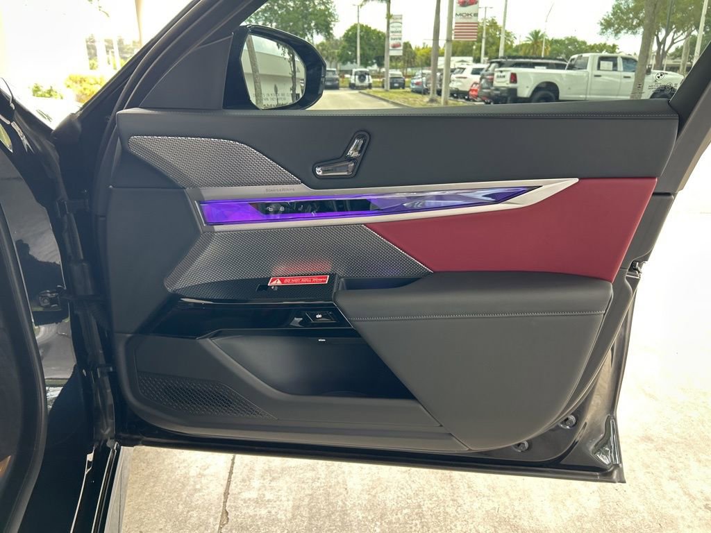 Used 2025 BMW 740i xDrive image 27