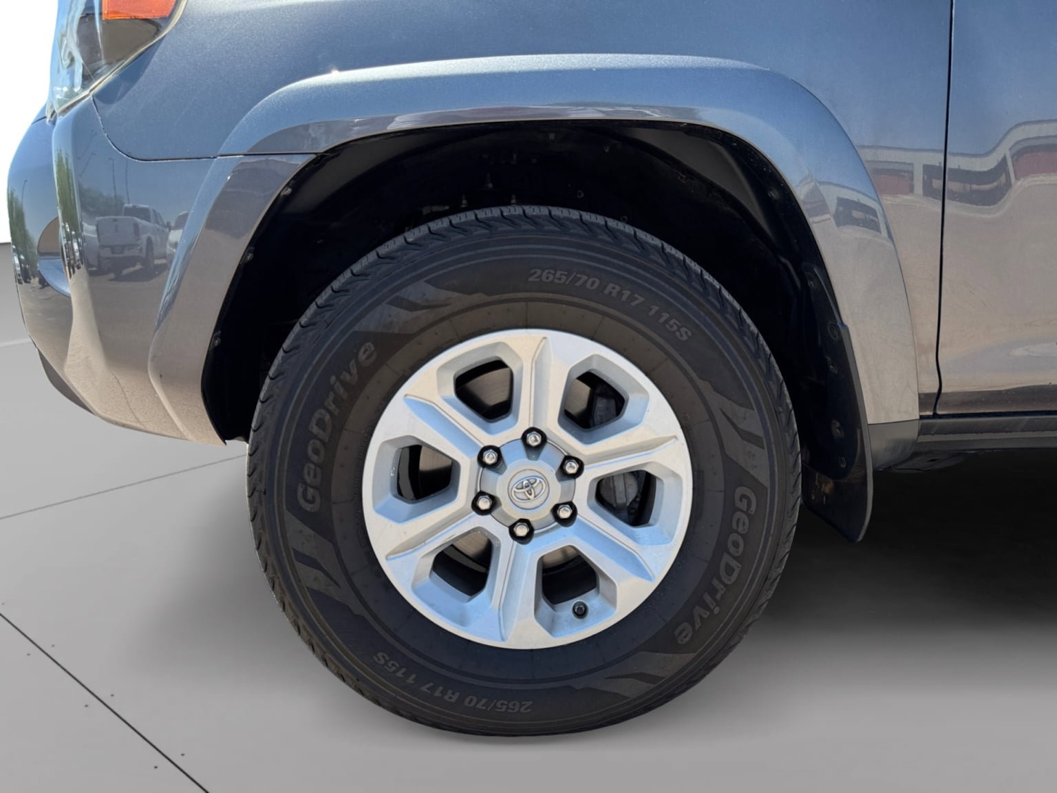 Used 2017 Toyota 4Runner SR5 AWD/4WD image 9