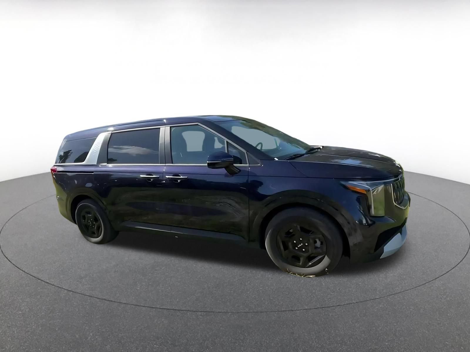 Used 2026 Kia Carnival FWD image 2