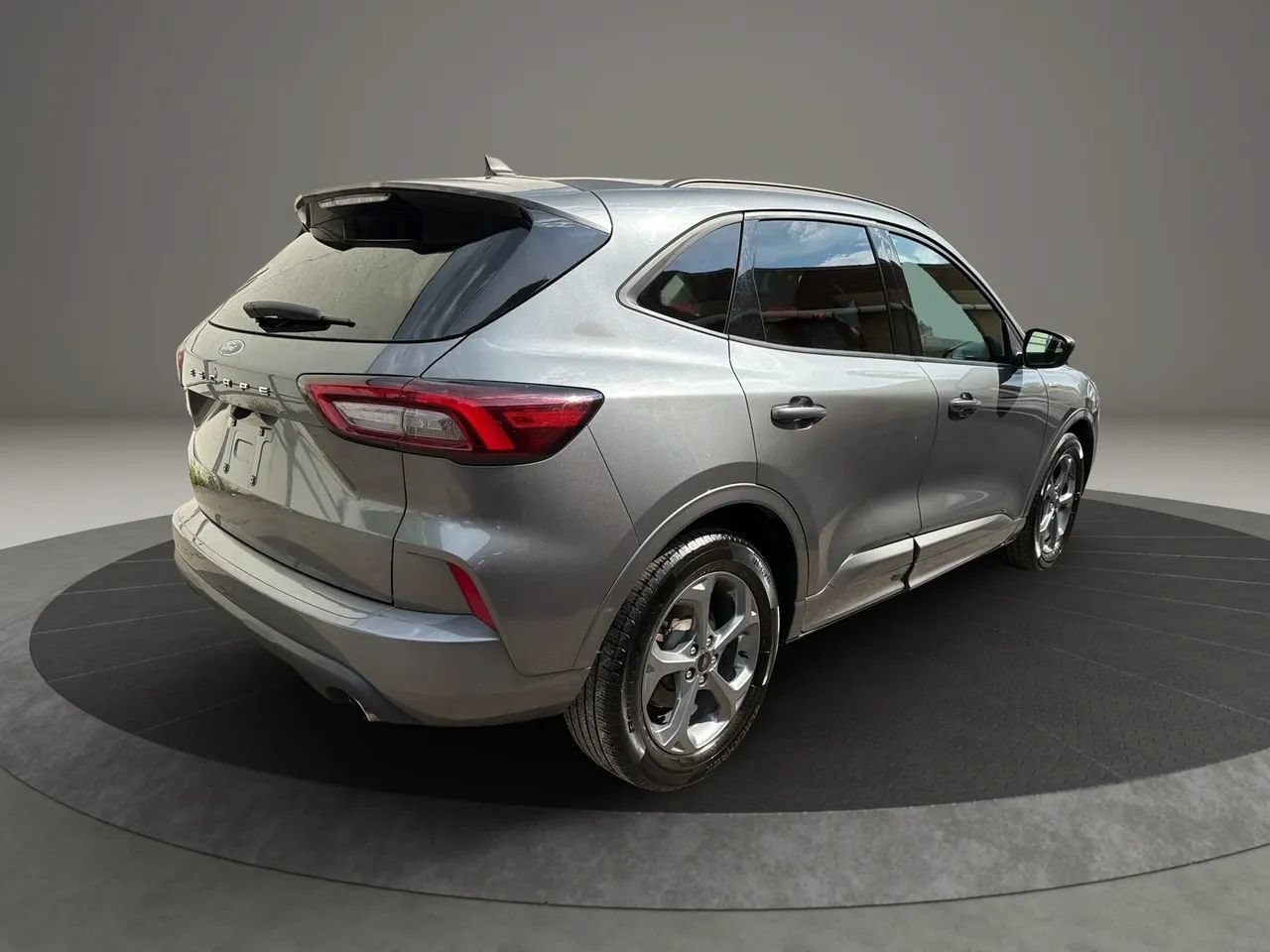 Used 2023 Ford Escape ST-Line FWD image 5