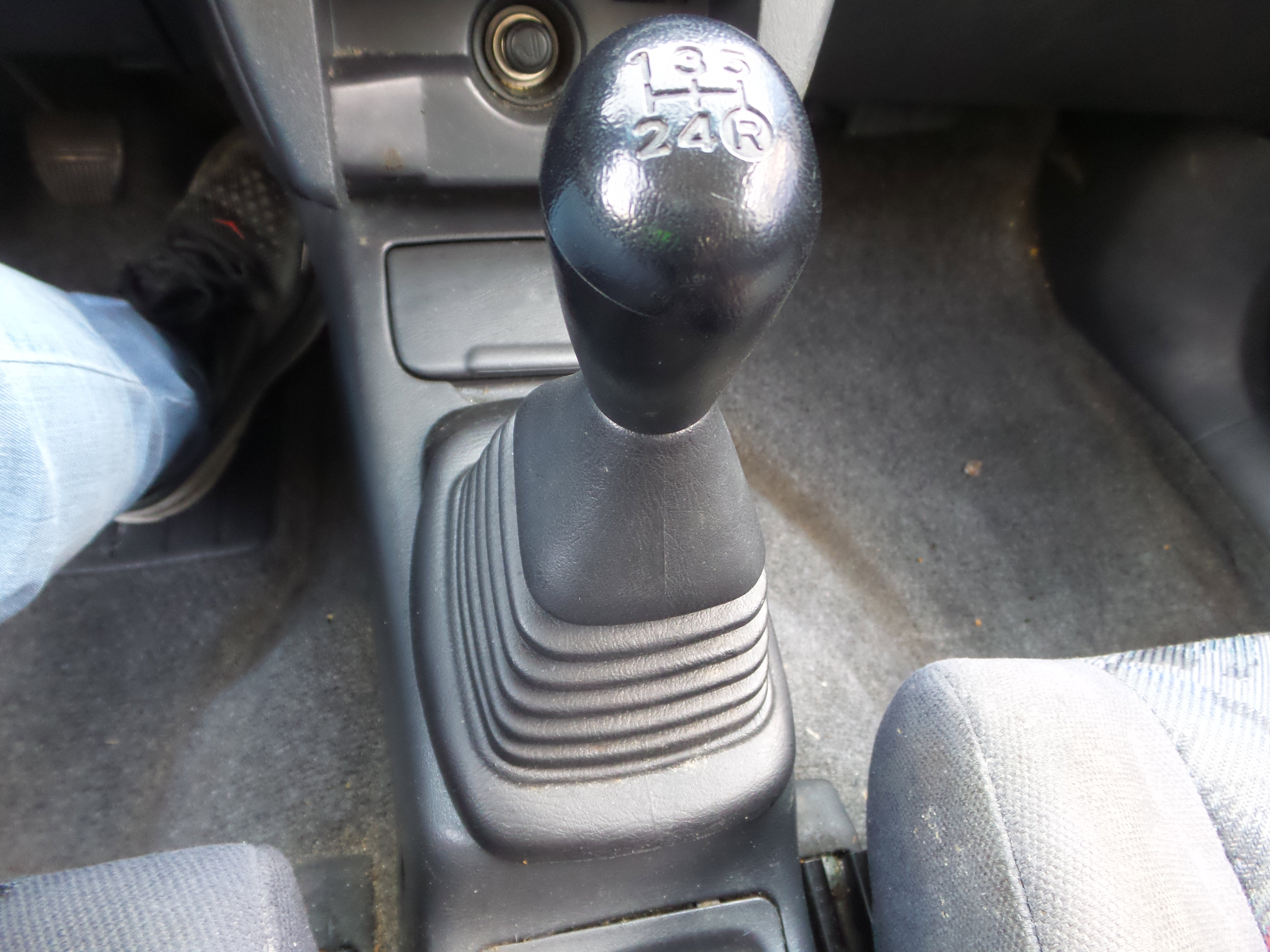 Used 1998 Toyota RAV4 2WD 2-Door image 34