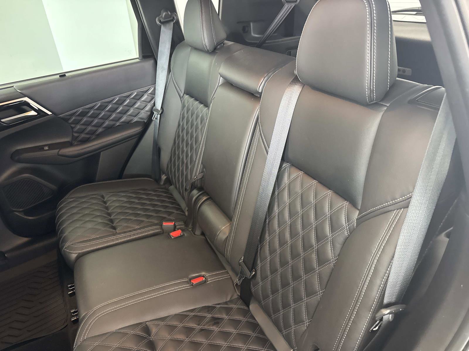 Used 2023 Mitsubishi Outlander SEL FWD image 13