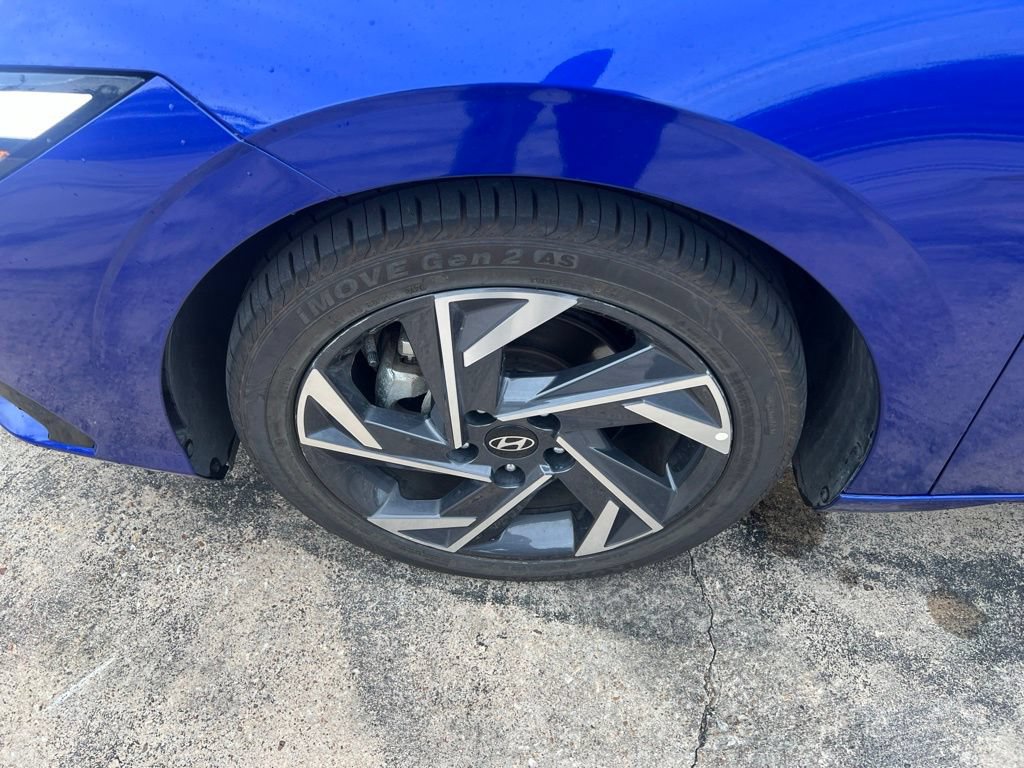 Used 2024 Hyundai Elantra Limited FWD image 2
