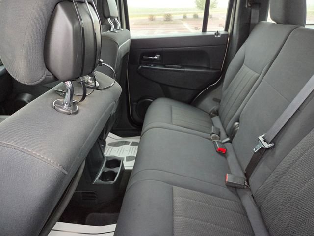 Used 2011 Jeep Liberty Sport AWD/4WD image 39