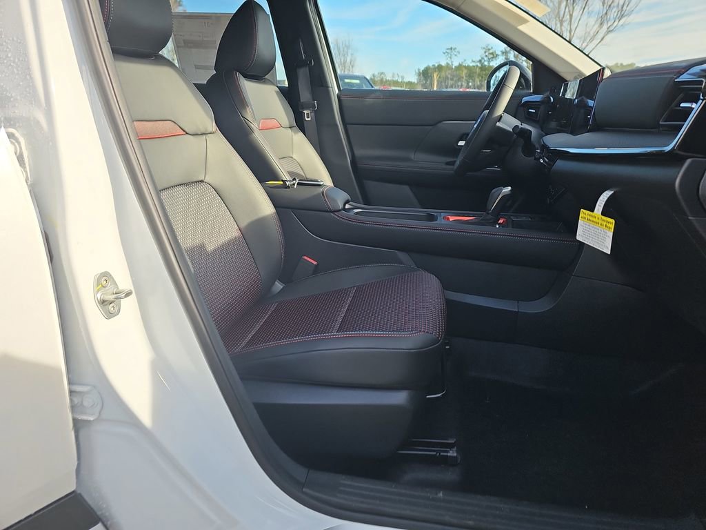 New 2026 Nissan Kicks SR FWD image 14
