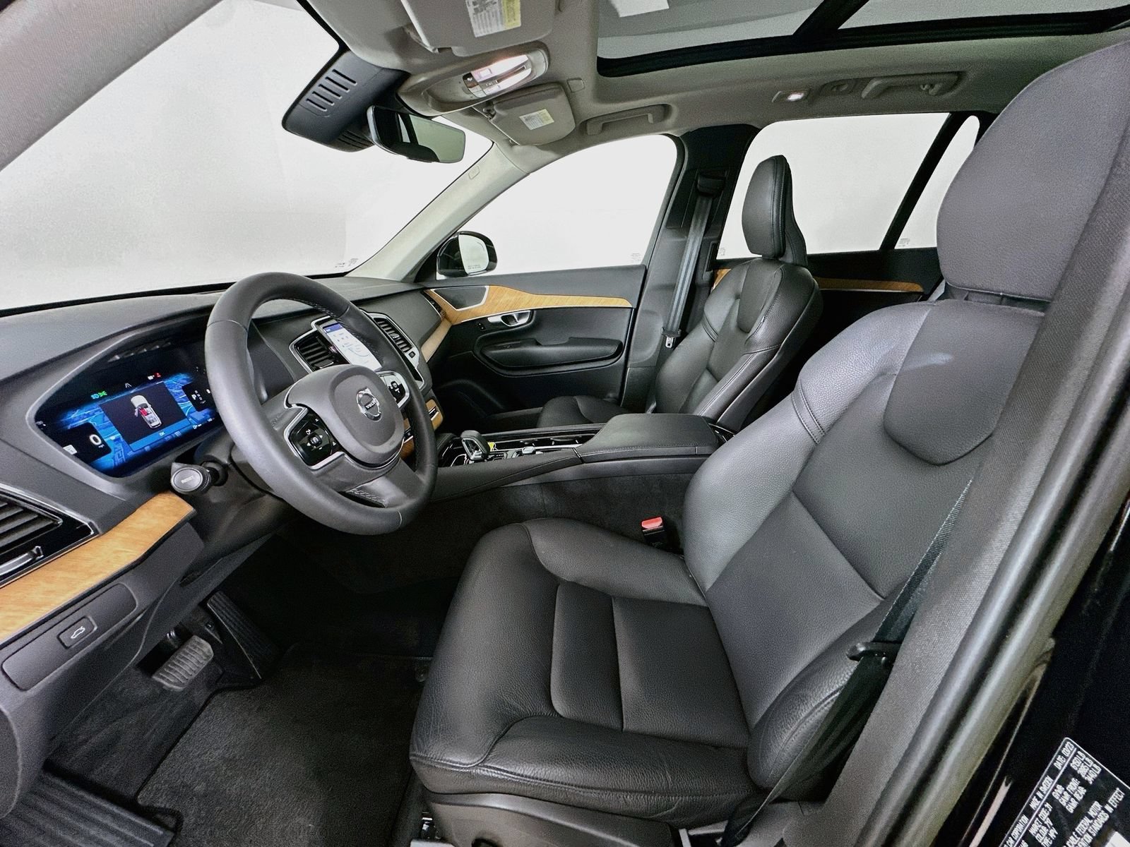 Used 2023 Volvo XC90 B6 Plus AWD/4WD image 32