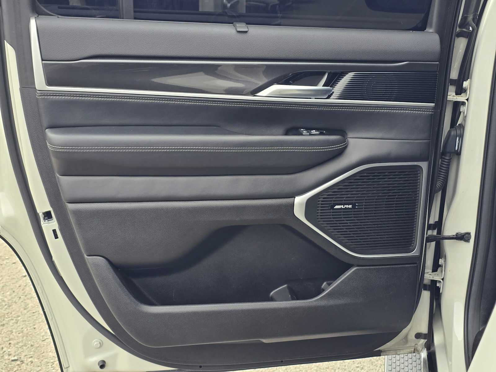 Used 2022 Jeep Wagoneer Series I w/ Convenience Group I RWD image 15