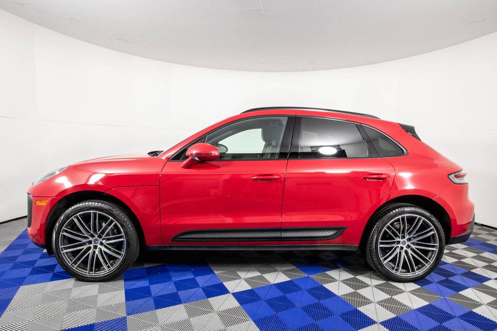 Used 2024 Porsche Macan Premium Package Plus w/ Premium Plus Package image 8