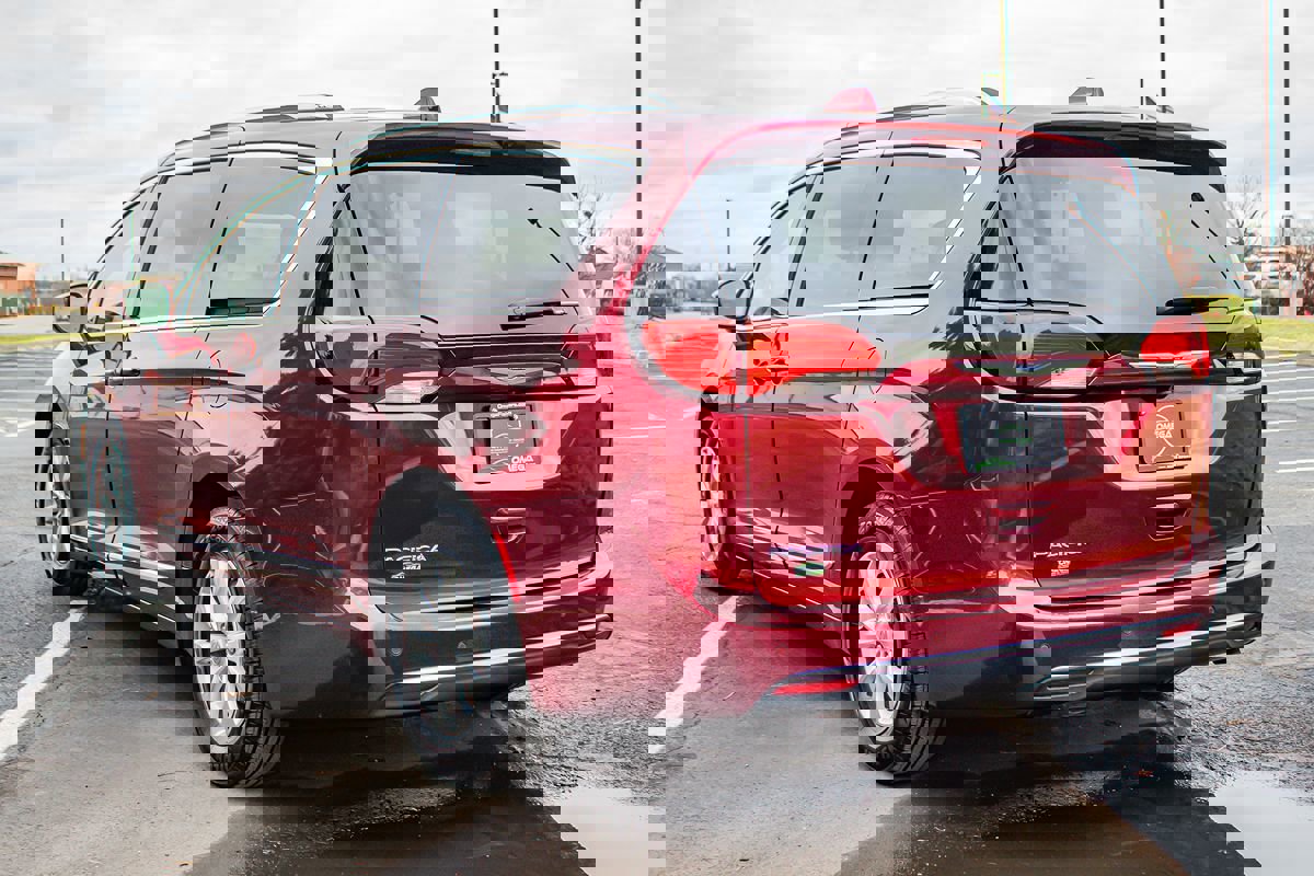 Used 2019 Chrysler Pacifica Touring-L image 7