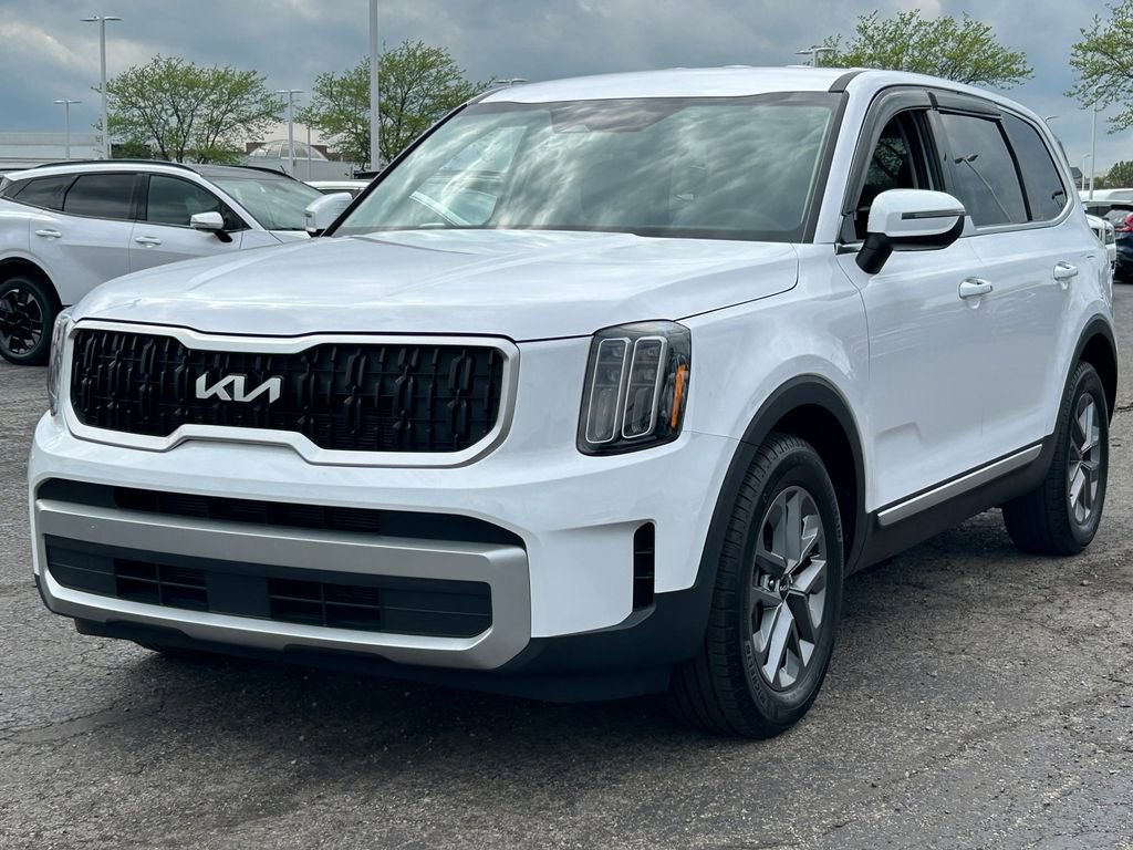 Used 2023 Kia Telluride LX image 3