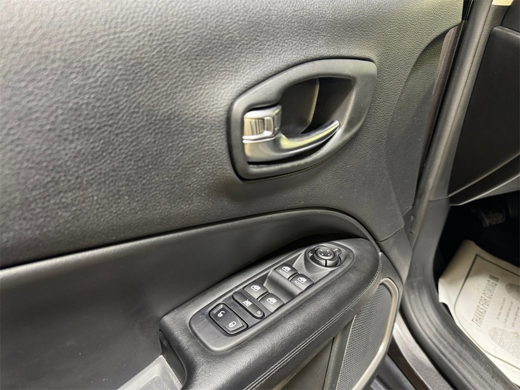 Used 2020 Jeep Compass Latitude image 14