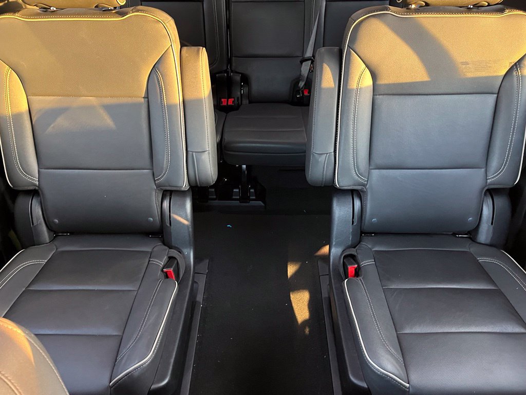 Used 2025 Chevrolet Suburban Premier AWD/4WD image 16
